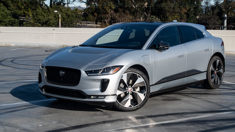 Illustration for article titled The Electric 2019 Jaguar I-Pace Feels Just the Right Amount of Futuristic